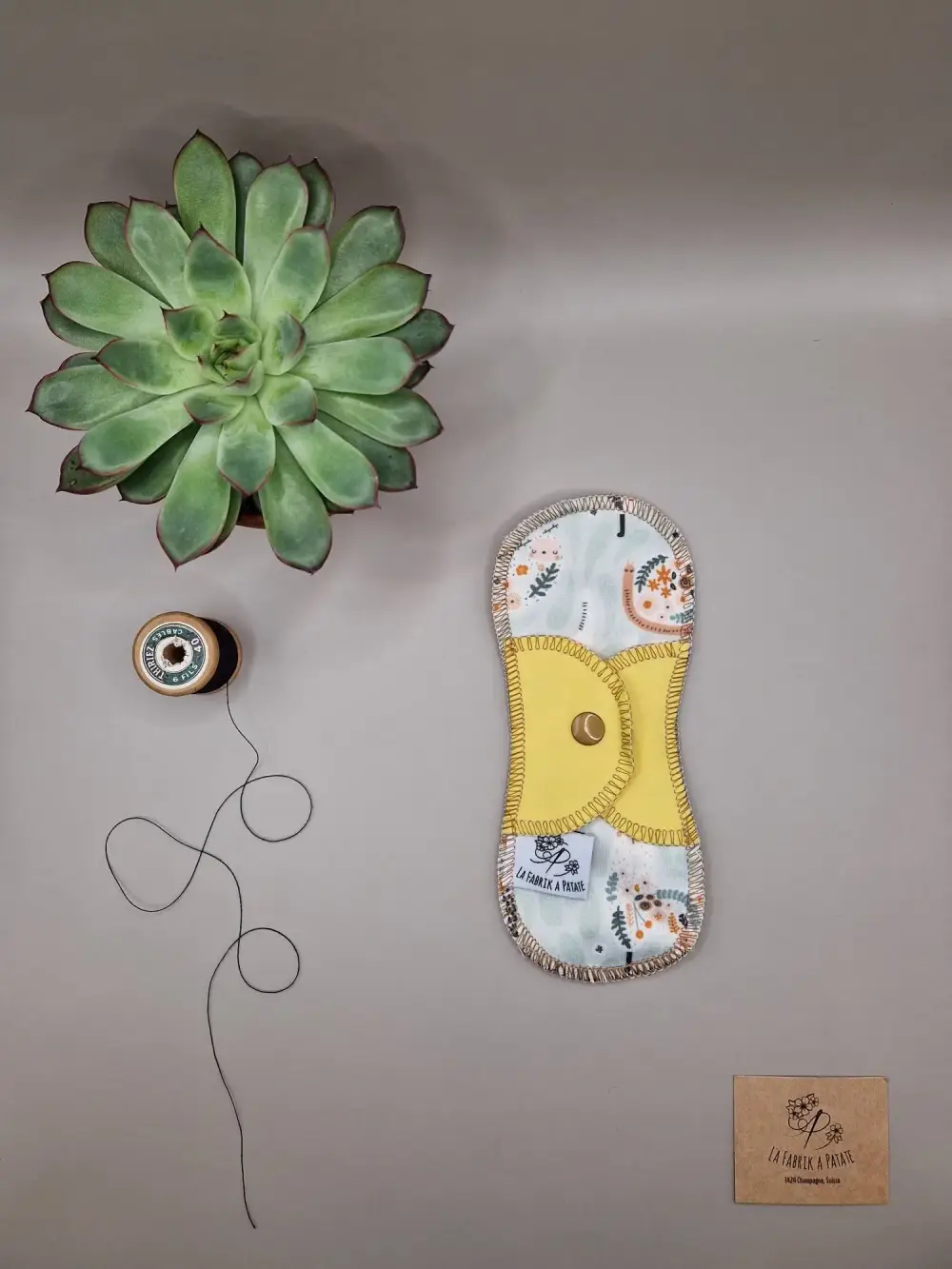 Protège Slip lavable poesie – protection menstruelle réutilisable et absorbante, fabriquée en Suisse par La Fabrik a Patate.