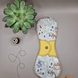 Serviette hygiénique lavable nuit au motif poesie