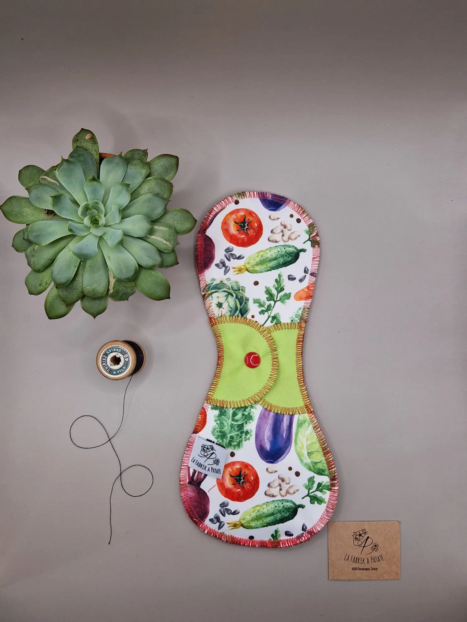 Serviette hygiénique lavable potager – protection menstruelle réutilisable et absorbante, fabriquée en Suisse par La Fabrik a Patate.