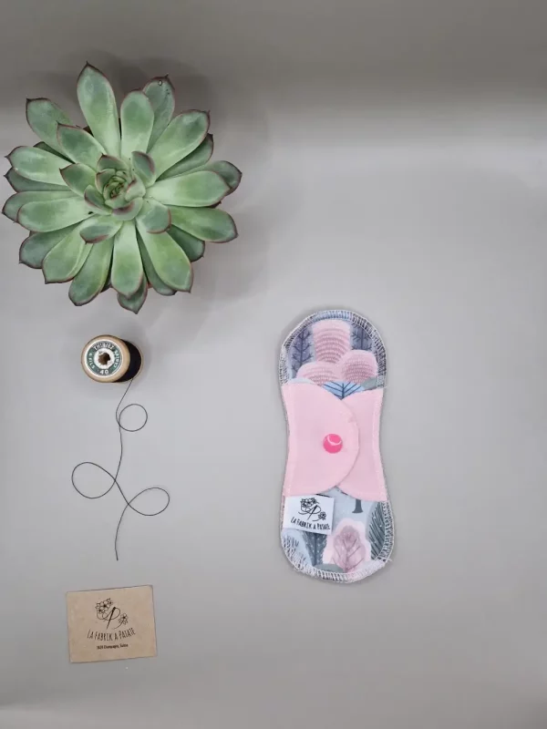 Protège Slip lavable foret magique – protection menstruelle réutilisable et absorbante, fabriquée en Suisse par La Fabrik a Patate.