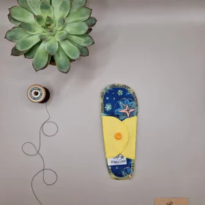 Protège String lavable Astral – protection menstruelle réutilisable et absorbante, fabriquée en Suisse par La Fabrik a Patate.