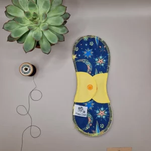 Serviette hygiénique lavable jour Astral – protection menstruelle réutilisable et absorbante, fabriquée en Suisse par La Fabrik à Patate.