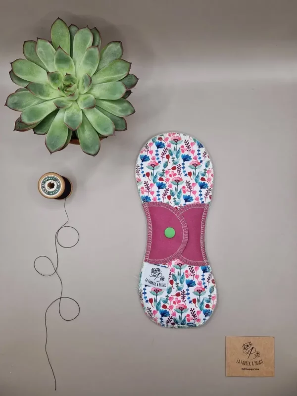 Serviette hygiénique lavable jour Luciole – protection menstruelle réutilisable et absorbante, fabriquée en Suisse par La Fabrik à Patate.