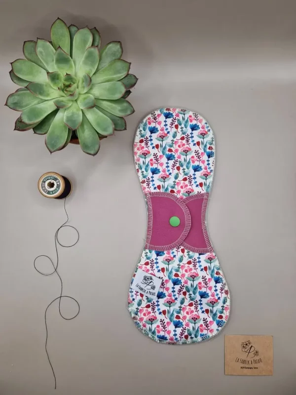 Serviette hygiénique lavable nuit Liberté – protection menstruelle réutilisable et absorbante, fabriquée en Suisse par La Fabrik a Patate.