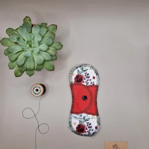 Protège slip lavable au motif Pivoine