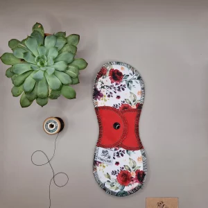 Serviette hygiénique lavable au motif Pivoine