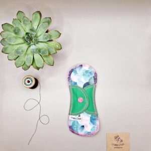 Protège Slip lavable Rita – protection menstruelle réutilisable et absorbante, fabriquée en Suisse par La Fabrik a Patate.