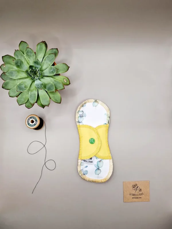 Protège Slip lavable tina – protection menstruelle réutilisable et absorbante, fabriquée en Suisse par La Fabrik a Patate.
