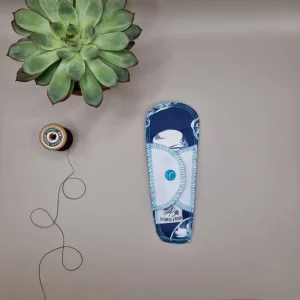 Protège String lavable pirates – protection menstruelle réutilisable et absorbante, fabriquée en Suisse par La Fabrik a Patate.