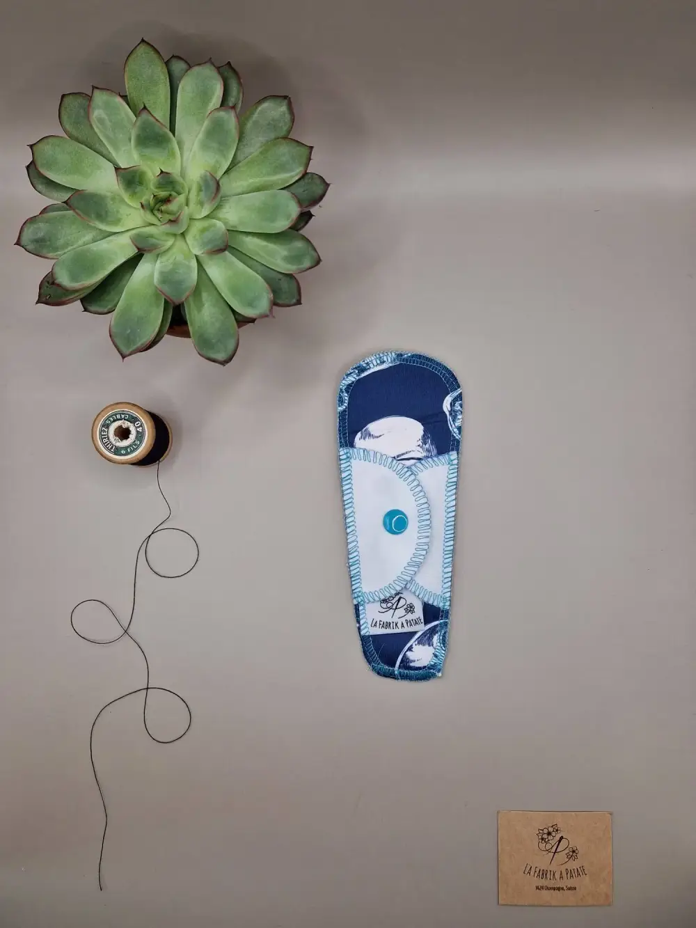 Protège String lavable pirates – protection menstruelle réutilisable et absorbante, fabriquée en Suisse par La Fabrik a Patate.