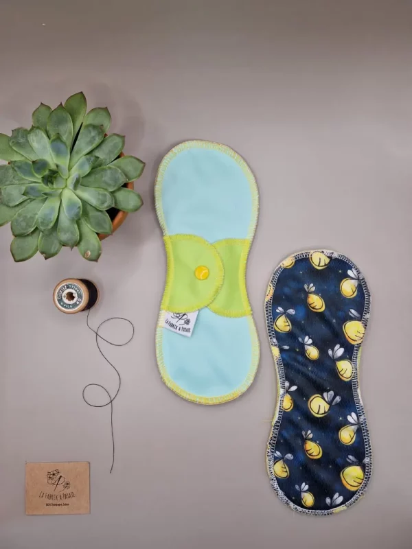 Serviette hygiénique lavable jour Luciolle – protection menstruelle réutilisable et absorbante, fabriquée en Suisse par La Fabrik a Patate.