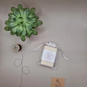 Savon détachant – protection menstruelle réutilisable et absorbante, fabriquée en Suisse par La Fabrik à Patate.