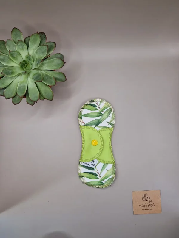 Protège Slip lavable feuillage – protection menstruelle réutilisable et absorbante, fabriquée en Suisse par La Fabrik a Patate.