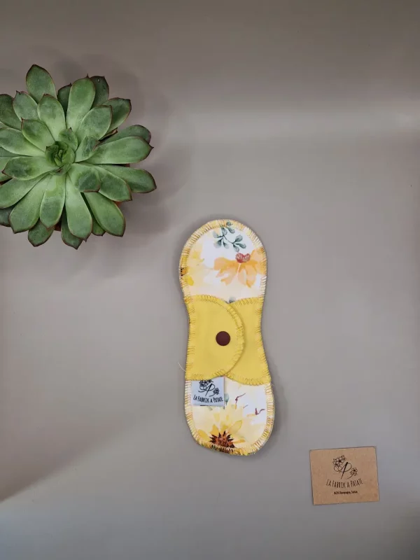 serviettes hygienique lavable adolescente Dahlia – protection menstruelle réutilisable et absorbante, fabriquée en Suisse par La Fabrik a Patate.