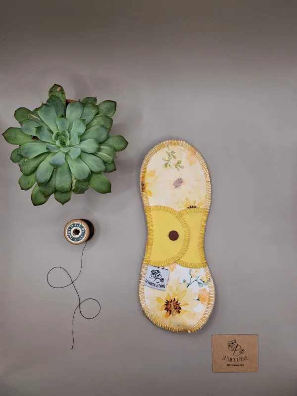 serviettes hygienique lavable Dahlia – protection menstruelle réutilisable et absorbante, fabriquée en Suisse par La Fabrik a Patate.