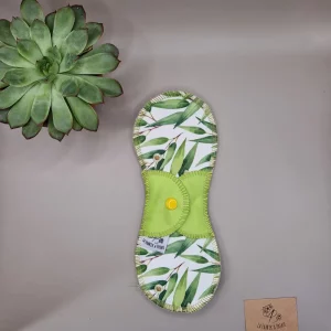 serviettes hygienique lavable feuillage – protection menstruelle réutilisable et absorbante, fabriquée en Suisse par La Fabrik a Patate.