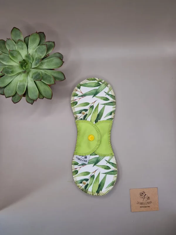 serviettes hygienique lavable feuillage – protection menstruelle réutilisable et absorbante, fabriquée en Suisse par La Fabrik a Patate.