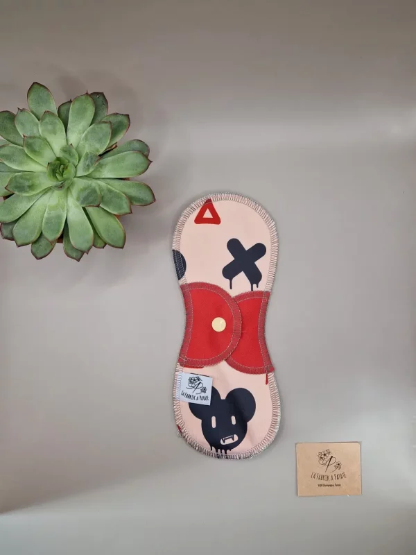 serviettes hygienique lavable vampire – protection menstruelle réutilisable et absorbante, fabriquée en Suisse par La Fabrik a Patate.