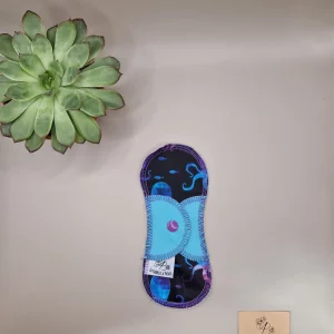 Protège Slip lavable meduse – protection menstruelle réutilisable et absorbante, fabriquée en Suisse par La Fabrik a Patate.