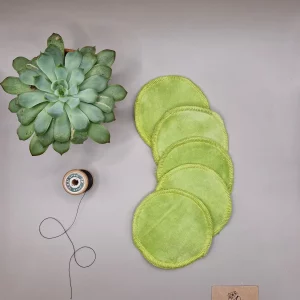 Disques démaquillants lavables en coton bio – douces, réutilisables et zéro déchet, fabriquées en Suisse par La Fabrik a Patate.