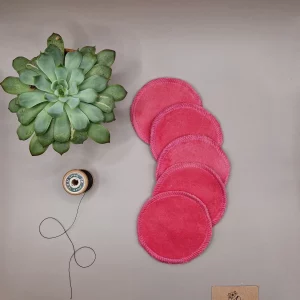 Disques démaquillants lavables en coton bio – douces, réutilisables et zéro déchet, fabriquées en Suisse par La Fabrik a Patate.