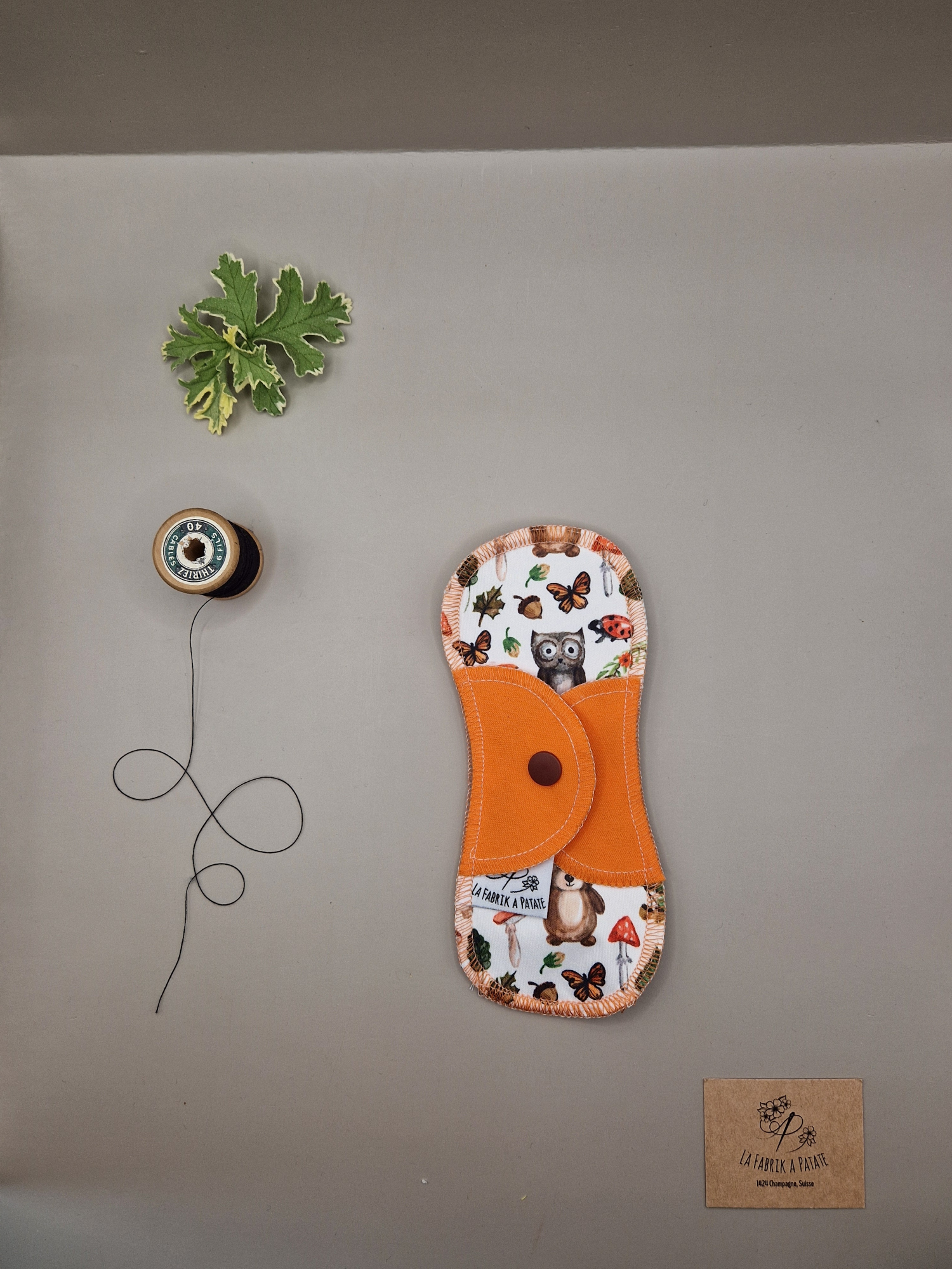 Protège Slip lavable sous bois – protection menstruelle réutilisable et absorbante, fabriquée en Suisse par La Fabrik a Patate.