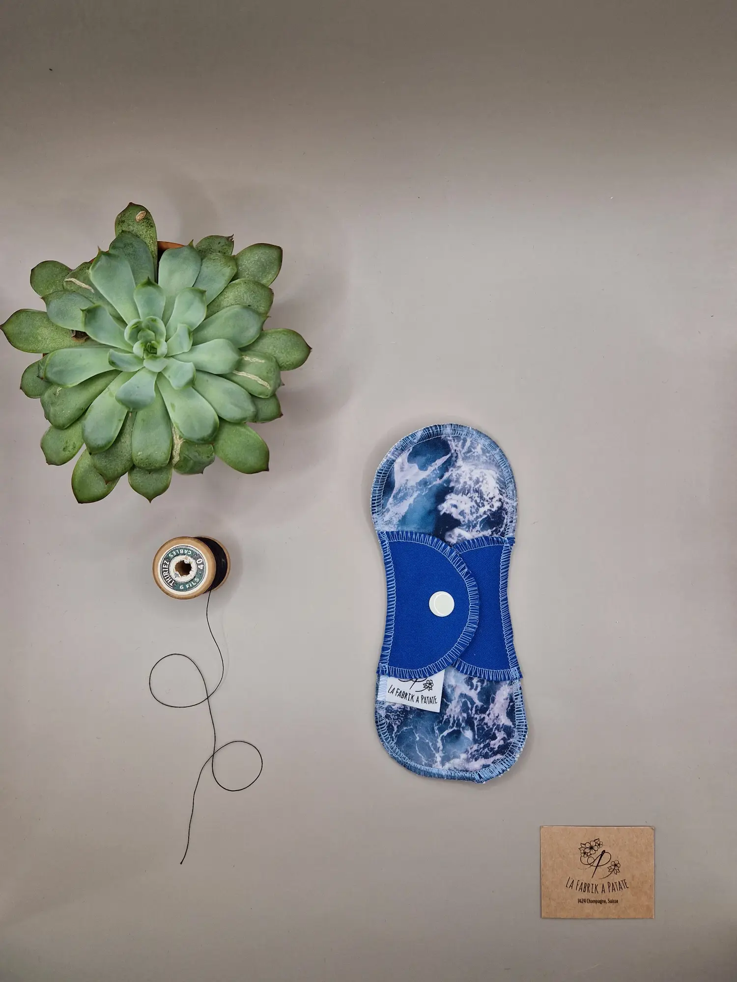 Protège Slip lavable ocean – protection menstruelle réutilisable et absorbante, fabriquée en Suisse par La Fabrik a Patate.