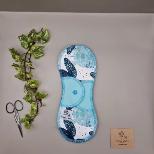 Serviette hygiénique lavable fidji – protection menstruelle réutilisable et absorbante, fabriquée en Suisse par La Fabrik a Patate.