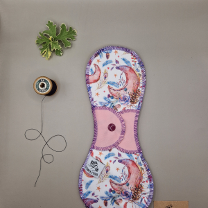 Serviette hygiénique lavable aube – protection menstruelle réutilisable et absorbante, fabriquée en Suisse par La Fabrik a Patate.
