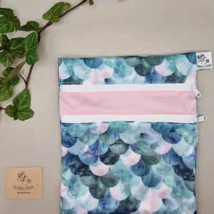 Pochette duo imperméable – idéal pour ranger serviettes hygiéniques lavables ou maillot de bain mouillé, fabriqué en Suisse par La Fabrik a Patate