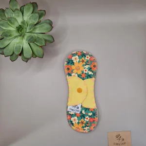 Serviette hygiénique lavable prairie – protection menstruelle réutilisable et absorbante, fabriquée en Suisse par La Fabrik a Patate.