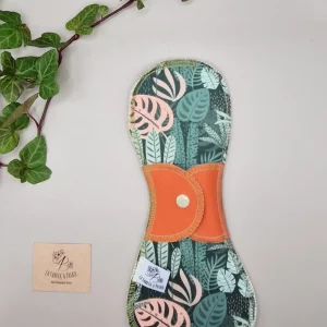 Serviette hygiénique lavable monstera – protection menstruelle réutilisable et absorbante, fabriquée en Suisse par La Fabrik a Patate.