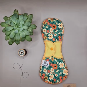 Serviette hygiénique lavable prairie – protection menstruelle réutilisable et absorbante, fabriquée en Suisse par La Fabrik a Patate.