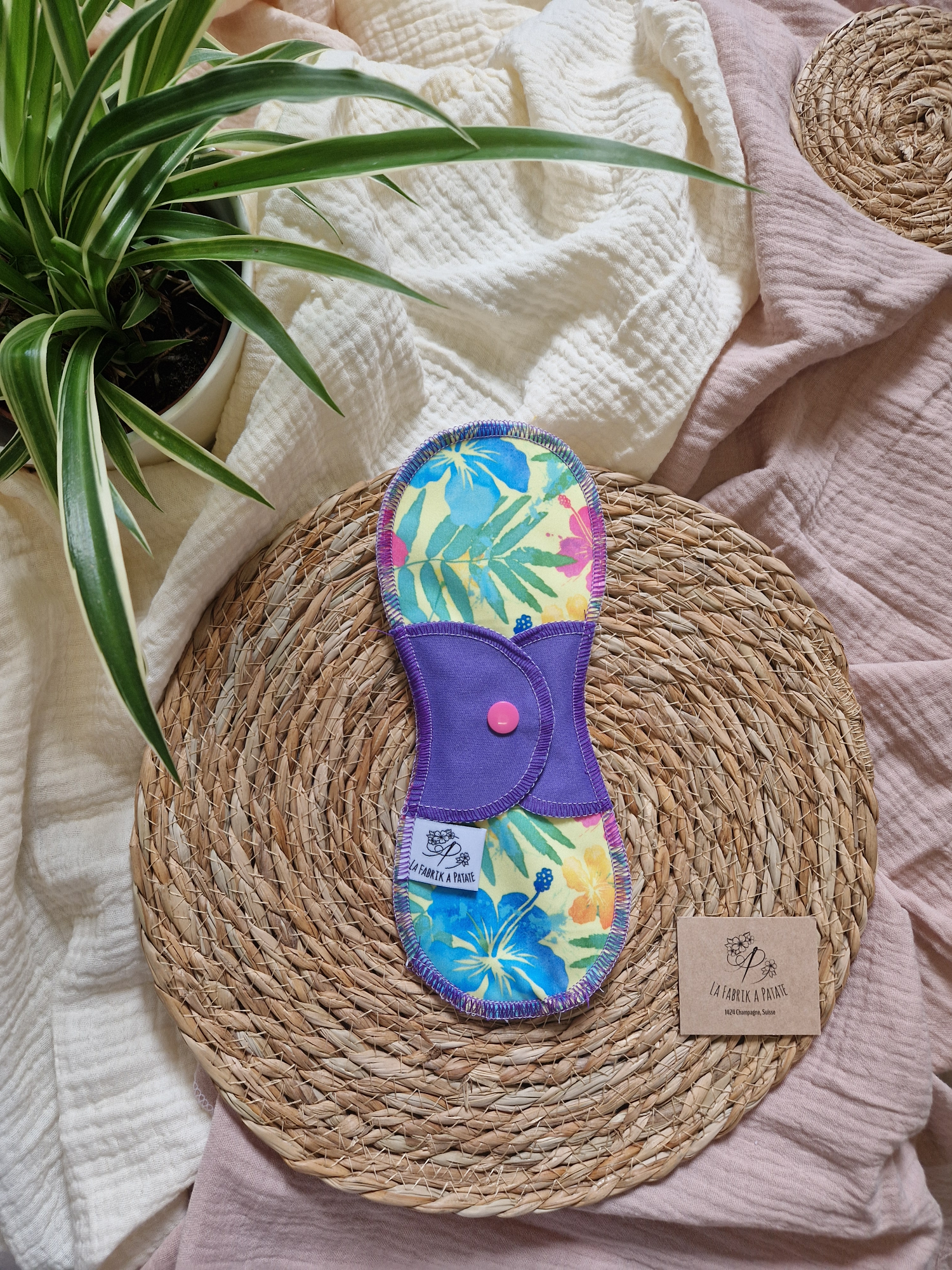 Serviette hygiénique lavable au motif Hibiscus