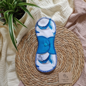 Serviette hygiénique lavable au motif Baleine