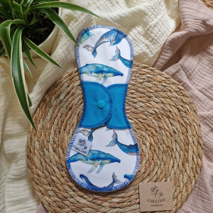 Serviette hygiénique lavable nuit au motif Baleine